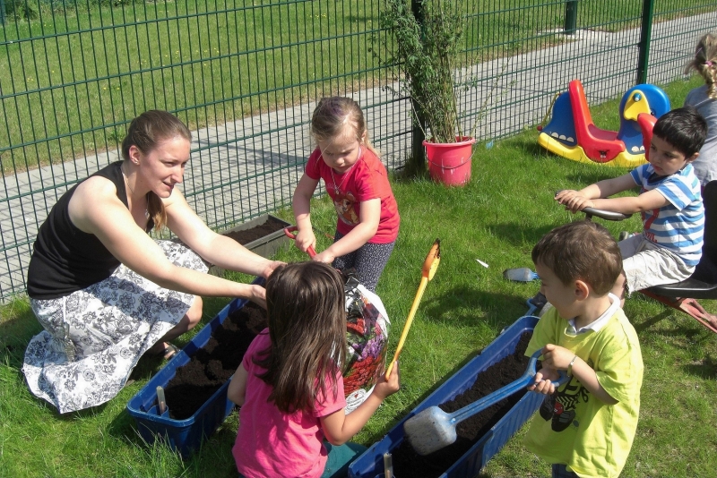 Bei der Gartenarbeit