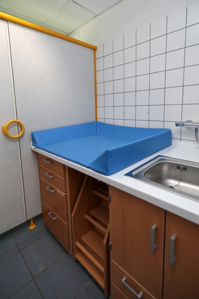 Sanitär- und Wickelraum