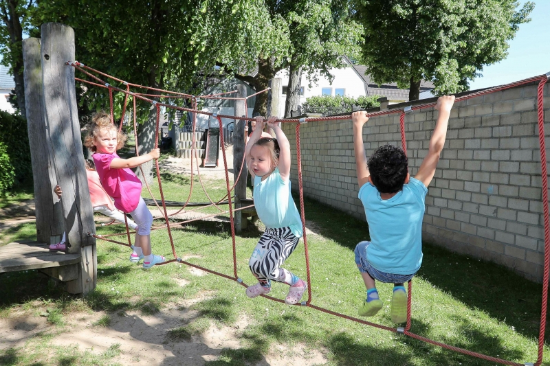 Außengelände Kinder Hangeln